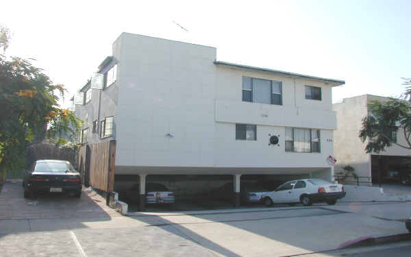 550 N Flores St in West Hollywood, CA - Building Photo - Building Photo