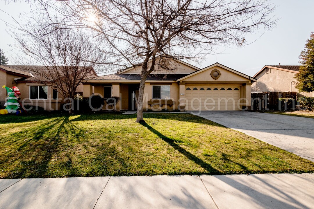 2523 Paradise Point Pl in Bakersfield, CA - Building Photo