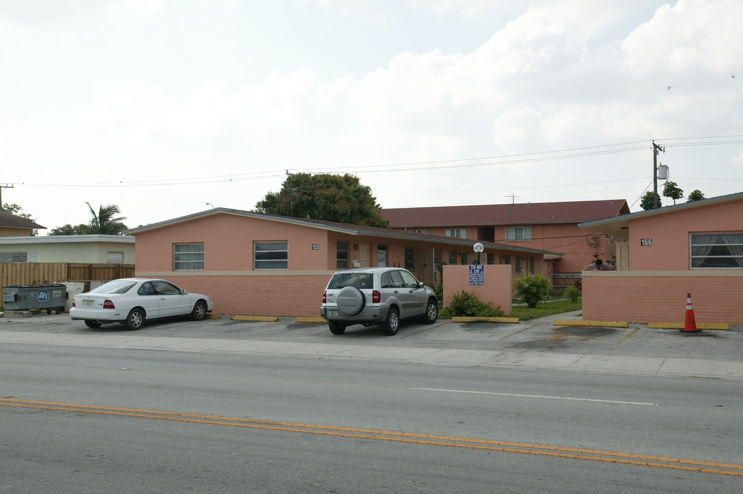 158 W 9th St in Hialeah, FL - Building Photo