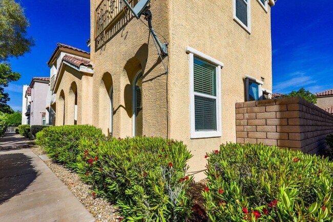 12053 Hathaway Pines Dr in Las Vegas, NV - Building Photo - Building Photo