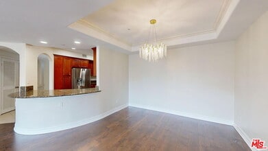 14242 Burbank Blvd in Los Angeles, CA - Building Photo - Building Photo