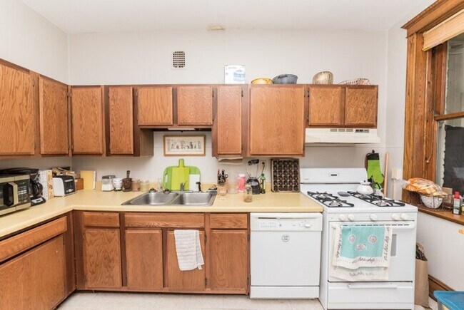 3727 N Lakewood Ave-Unit -O3 in Chicago, IL - Building Photo - Building Photo