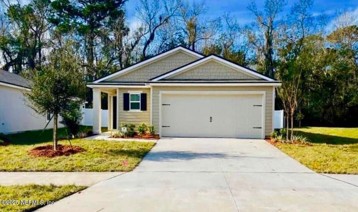 8030 Meadow Walk Ln in Jacksonville, FL - Building Photo