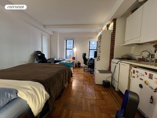 property at 49 W 72nd St