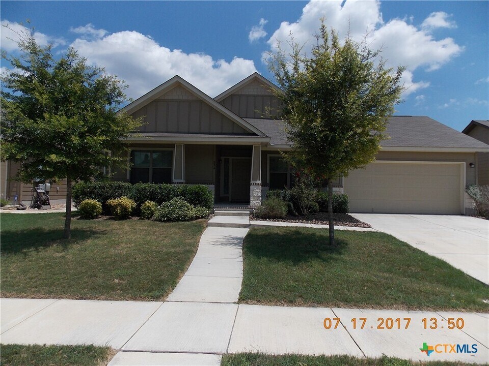 834 Madison Ave in New Braunfels, TX - Building Photo
