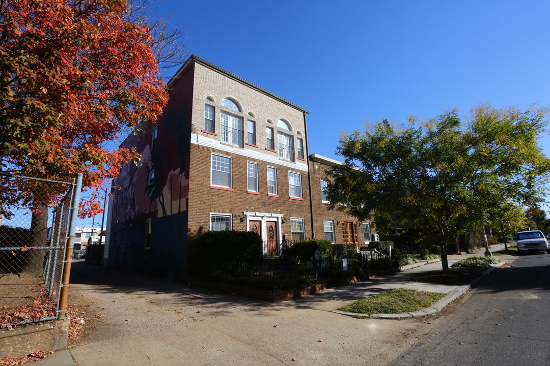 1518 A St SE in Washington, DC - Foto de edificio