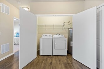 High Bluff at Creekwood Crossing in Menomonee Falls, WI - Building Photo - Building Photo
