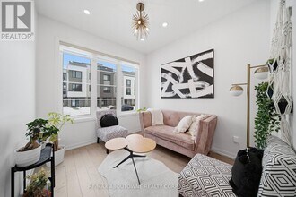 275 Ironside Dr in Oakville, ON - Building Photo - Building Photo