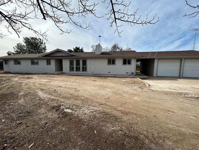 2193 S Plano St in Porterville, CA - Building Photo - Building Photo