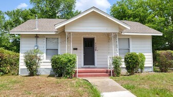 1129 Walnut St in Greenville, TX - Building Photo