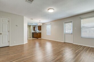 10903 Cimarron Cove in Universal City, TX - Building Photo - Building Photo