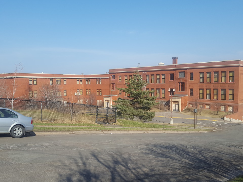 Nettleton School in Duluth, MN - Building Photo