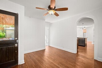 2110 Oxford Ave in Austin, TX - Building Photo - Building Photo