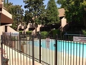 Victoria Apartments in Yuba City, CA - Foto de edificio - Building Photo