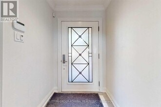 15 Dundurn Crescent in Vaughan, ON - Building Photo - Building Photo
