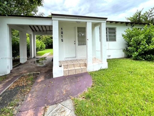 1015 NW 42nd St in Miami, FL - Building Photo