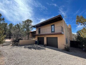 1056 Governor Dempsey Dr in Santa Fe, NM - Building Photo - Building Photo