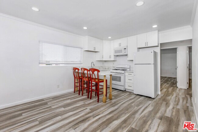 2922 S Budlong Ave in Los Angeles, CA - Building Photo - Building Photo