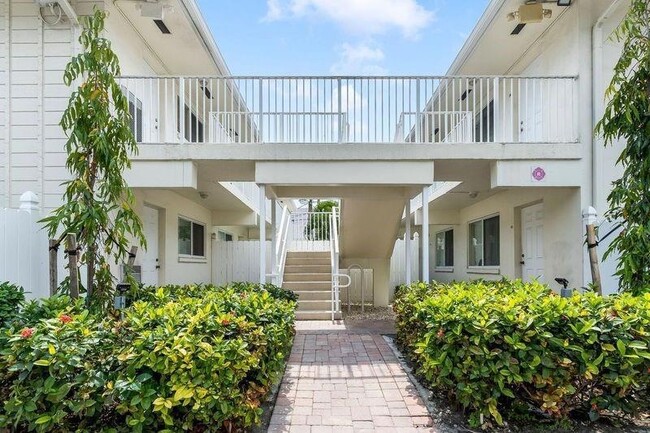1856 NE 46th St, Unit F3F in Fort Lauderdale, FL - Foto de edificio - Building Photo