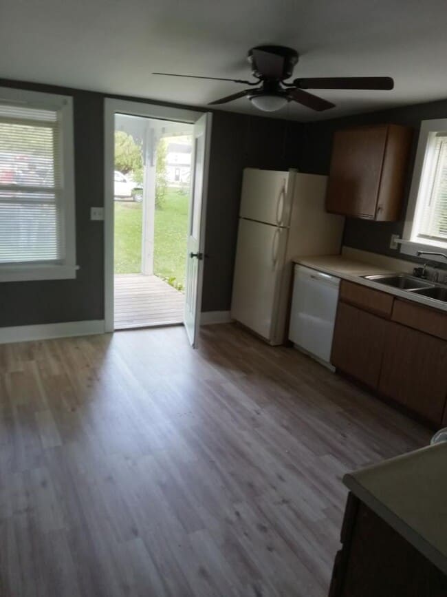 938 VT-7A, Unit Apt 4 in Shaftsbury, VT - Building Photo - Building Photo