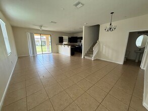 1766 Portofino Meadows Blvd in Orlando, FL - Foto de edificio - Building Photo