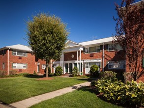 Foxhall Apartments in Passaic, NJ - Foto de edificio - Building Photo