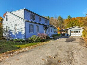 7 Warren St, Unit Winthrop Room in Hallowell, ME - Building Photo - Building Photo