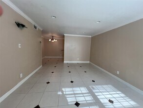 5550 N Braeswood Blvd in Houston, TX - Building Photo - Building Photo