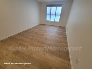 1209 Keswick Dr SW in Edmonton, AB - Building Photo - Building Photo