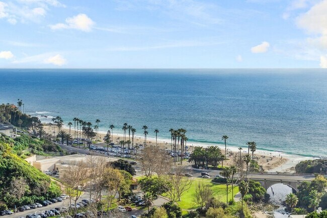 21751 Ocean Vista Dr in Laguna Beach, CA - Building Photo - Building Photo