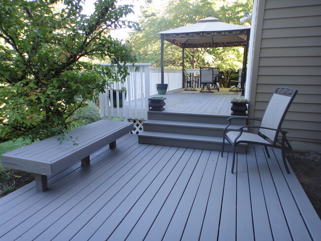 17083 SW Arbutus Dr in Beaverton, OR - Building Photo - Building Photo