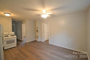 1007 Plymouth St, Unit A in Gastonia, NC - Building Photo