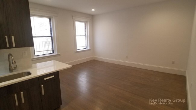 11 Queensberry St-Unit -21 in Boston, MA - Building Photo - Building Photo