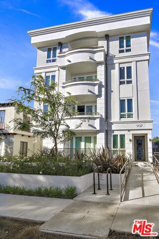 907 S Shenandoah St-Unit -301 in Los Angeles, CA - Building Photo - Building Photo