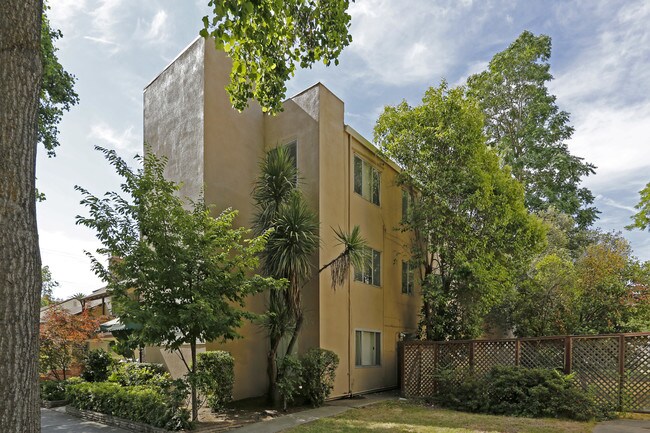 Capitol Ave. Apartments in Sacramento, CA - Foto de edificio - Building Photo