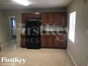 1025 Sunrise Ct in Lakeland, FL - Building Photo - Building Photo