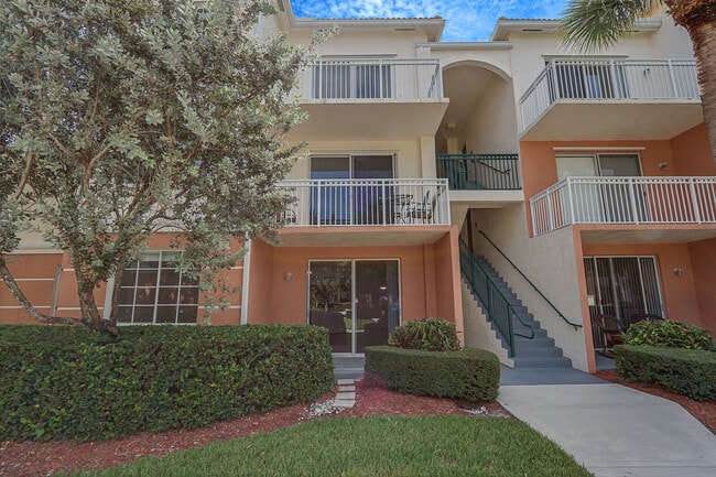 3110 Myrtlewood Cir E in Palm Beach Gardens, FL - Building Photo - Building Photo