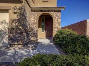 8011 S Dolphin Way in Tucson, AZ - Building Photo - Building Photo
