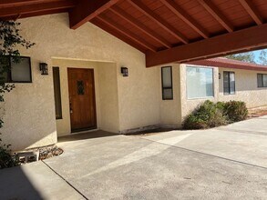 18930 Siskiyou Rd in Apple Valley, CA - Building Photo - Building Photo