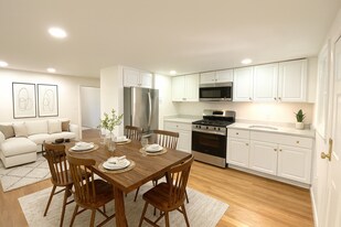 197 W Wyoming Ave, Unit 3 in Melrose, MA - Building Photo