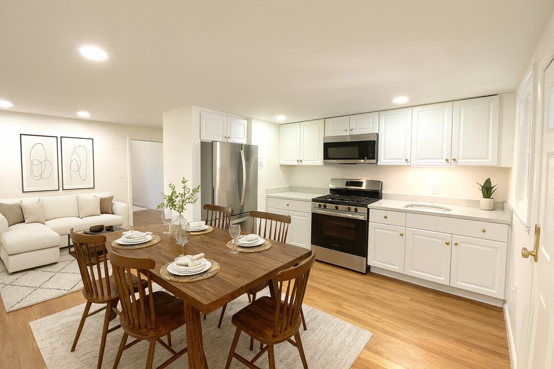 197 W Wyoming Ave, Unit 3 in Melrose, MA - Building Photo