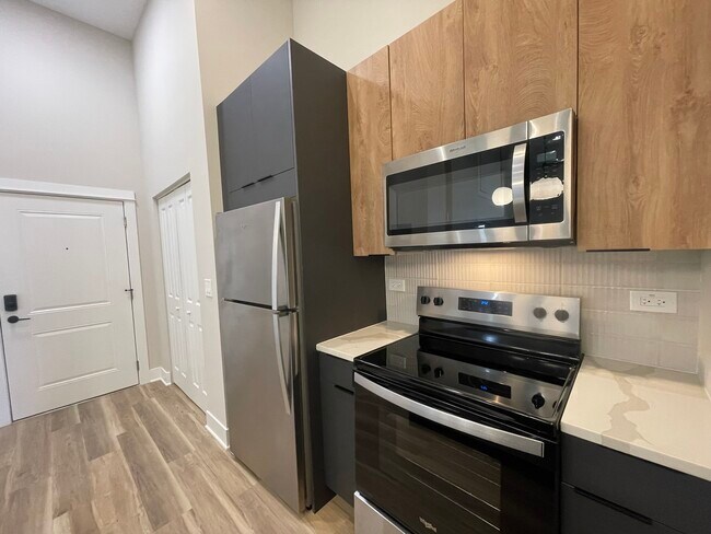4641 N Ashland Ave in Chicago, IL - Building Photo - Building Photo