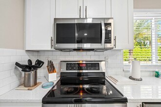 214 Seacrest Ln in Delray Beach, FL - Building Photo - Building Photo