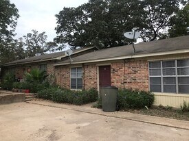 3305 Holick Ln in Bryan, TX - Building Photo