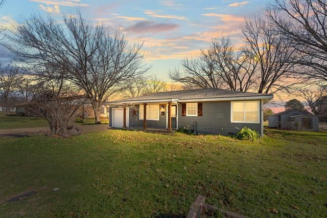 property at 832 N Main St