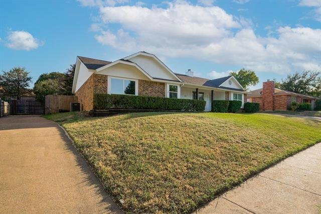 421 Augustine Dr in Euless, TX - Building Photo
