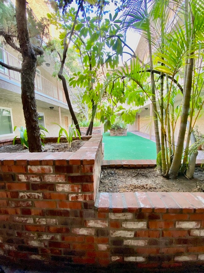 11337 Nebraska Ave, Unit 105 in Los Angeles, CA - Building Photo - Building Photo