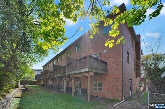 236 Columbus Ave in Palisades Park, NJ - Building Photo - Building Photo