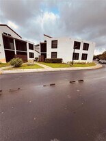 211 Lake Pointe Dr in Oakland Park, FL - Building Photo