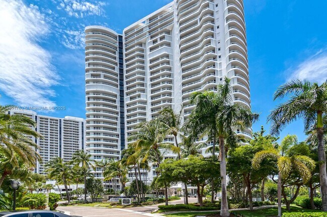 21050 NE 38th Ave, Unit 305 in Aventura, FL - Building Photo - Building Photo